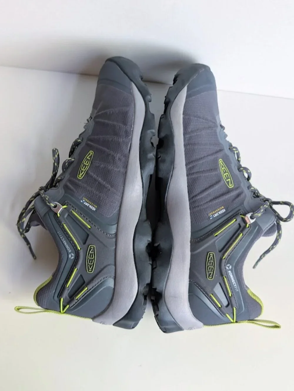 KEEN Men's Venture Waterproof Outdoor Hiking Shoes Size: US 9